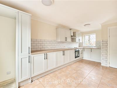 OPEN PLAN KITCHEN & DINING SPACE